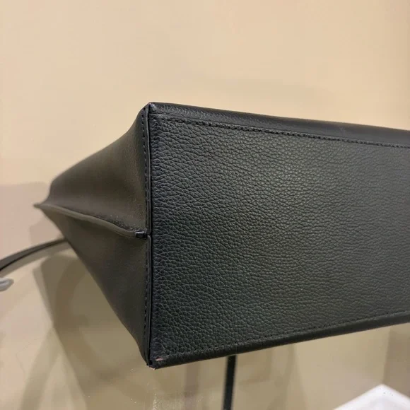 Coach Mollie Black and Red Leather Tote with Gold Accents & Key Chain - Picture 10 of 14